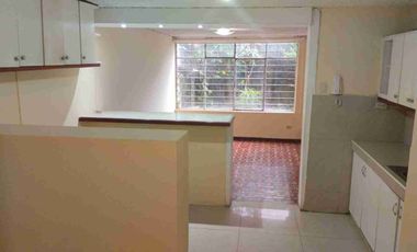 Rento Departamento Espacioso con Chimenea y Parqueadero – Sector Av. del Maestro y Quitumbe – $340