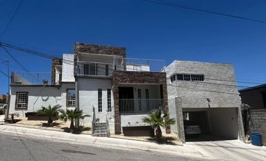 RINCONADA DE LA SIERRA CASA EN VENTA FRENTE A PARQUE EN ESQUINA