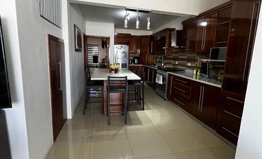 RINCONADA DE LA SIERRA CASA EN VENTA FRENTE A PARQUE EN ESQUINA