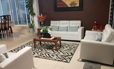 RINCONADA DE LA SIERRA CASA EN VENTA FRENTE A PARQUE EN ESQUINA