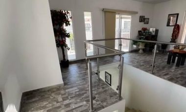 RINCONADA DE LA SIERRA CASA EN VENTA FRENTE A PARQUE EN ESQUINA