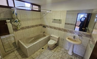 Alquiler de amplio departamento de 170 M2 en Chacarilla del Estanque – Surco
