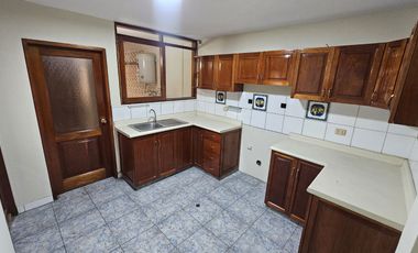 Alquiler de amplio departamento de 170 M2 en Chacarilla del Estanque – Surco