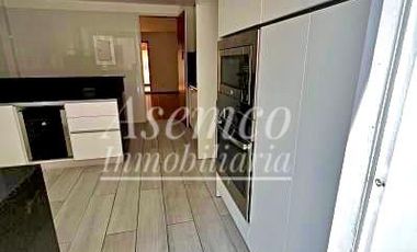 SURCO - Venta de Moderna Casa en Chacarilla del Estanque frente a Parque