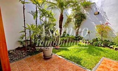SURCO - Venta de Moderna Casa en Chacarilla del Estanque frente a Parque