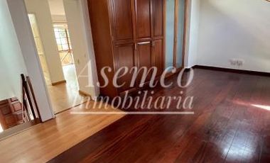 SURCO - Venta de Moderna Casa en Chacarilla del Estanque frente a Parque