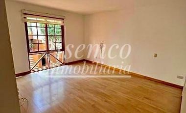 SURCO - Venta de Moderna Casa en Chacarilla del Estanque frente a Parque
