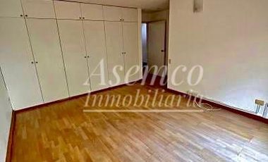 SURCO - Venta de Moderna Casa en Chacarilla del Estanque frente a Parque
