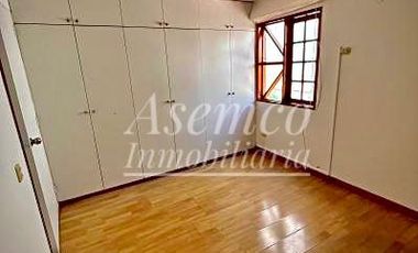 SURCO - Venta de Moderna Casa en Chacarilla del Estanque frente a Parque