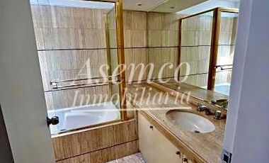SURCO - Venta de Moderna Casa en Chacarilla del Estanque frente a Parque