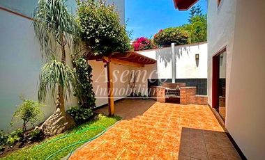 SURCO - Venta de Moderna Casa en Chacarilla del Estanque frente a Parque