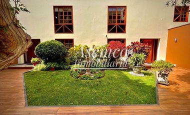 SURCO - Venta de Moderna Casa en Chacarilla del Estanque frente a Parque