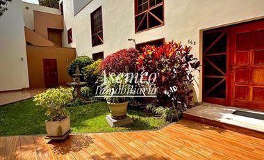 SURCO - Venta de Moderna Casa en Chacarilla del Estanque frente a Parque