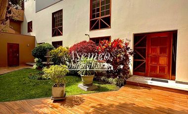 SURCO - Venta de Moderna Casa en Chacarilla del Estanque frente a Parque