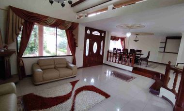 Vendo Quinta en Mirasierra Valle de los Chillos.