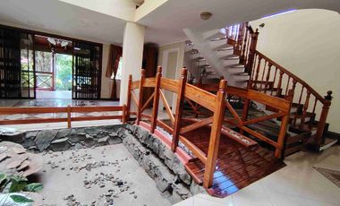 Vendo Quinta en Mirasierra Valle de los Chillos.