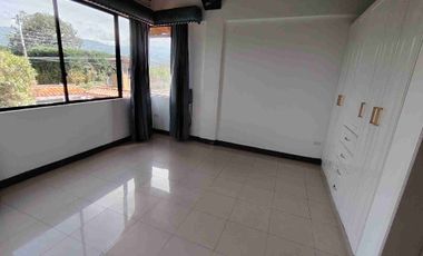 Vendo Quinta en Mirasierra Valle de los Chillos.