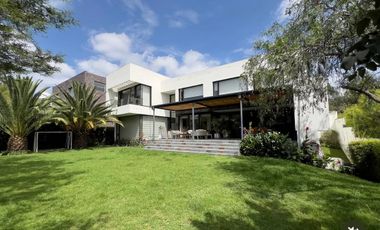 VENDO HERMOSA CASA URB RANCHO SAN FRANCISCO - MIRAVALLE - CUMBAYA