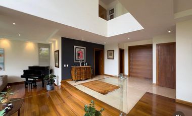 VENDO HERMOSA CASA URB RANCHO SAN FRANCISCO - MIRAVALLE - CUMBAYA