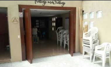 Edificio en esquina en Venta 3 locales y 1 departamento habitacional