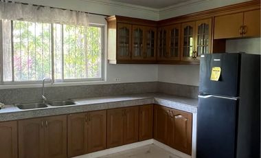 PALMS POINTE VILLAGE HOUSE 9 BEDROOM MUNTINLUPA