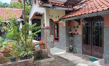 Dijual Rumah tua di Cempaka Putih Barat Hitung Tanah