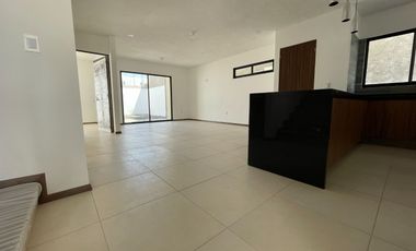 Casa nueva con Jardín enorme y Recámara con baño completo en Planta Baja
