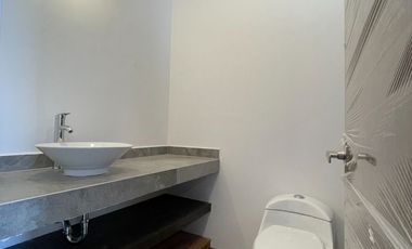 Casa nueva con Jardín enorme y Recámara con baño completo en Planta Baja