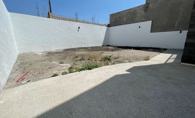 Casa nueva con Jardín enorme y Recámara con baño completo en Planta Baja
