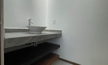Casa nueva con Jardín enorme y Recámara con baño completo en Planta Baja