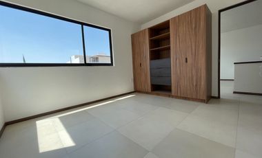Casa nueva con Jardín enorme y Recámara con baño completo en Planta Baja