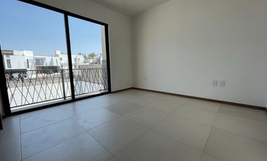 Casa nueva con Jardín enorme y Recámara con baño completo en Planta Baja