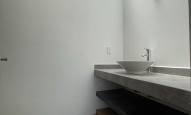 Casa nueva con Jardín enorme y Recámara con baño completo en Planta Baja