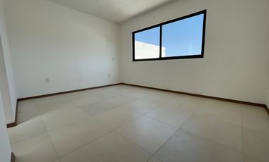 Casa nueva con Jardín enorme y Recámara con baño completo en Planta Baja