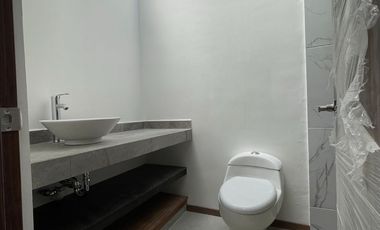 Casa nueva con Jardín enorme y Recámara con baño completo en Planta Baja