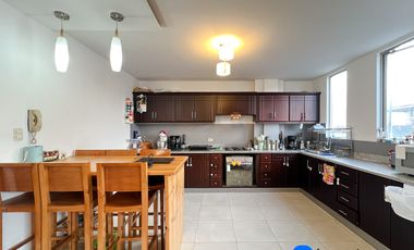 Departamento amplio con patio en venta en el Pucará