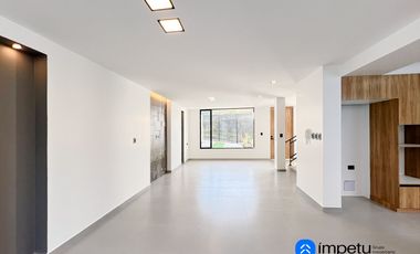 Casa a estrenar de lujo en venta al sur de la ciudad