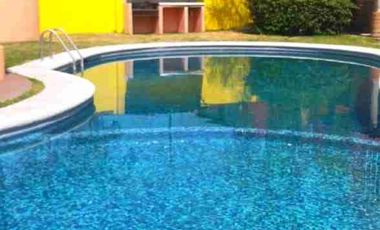 CASA DE UN NIVEL CON ALBERCA EN PRIVADA EN EL FRACCIONAMIENTO CAMPO VERDE, TEMIXCO, MORELOS