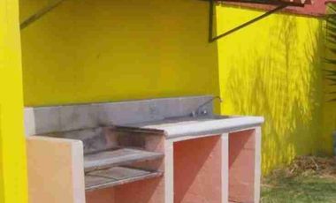 CASA DE UN NIVEL CON ALBERCA EN PRIVADA EN EL FRACCIONAMIENTO CAMPO VERDE, TEMIXCO, MORELOS