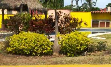CASA DE UN NIVEL CON ALBERCA EN PRIVADA EN EL FRACCIONAMIENTO CAMPO VERDE, TEMIXCO, MORELOS
