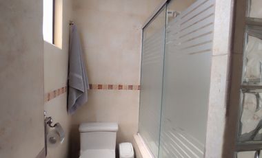 🏡 Departamento Amoblado de 2 Dormitorios en Renta – La Floresta, Quito