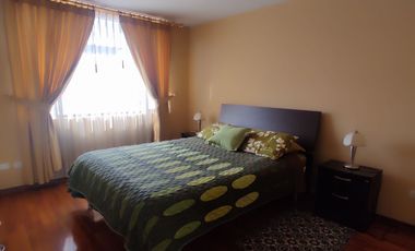 🏡 Departamento Amoblado de 2 Dormitorios en Renta – La Floresta, Quito