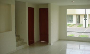 CASA CON ALBERCA, FRACCIONAMIENTO CERRADO EN SAN PEDRO CHOLULA