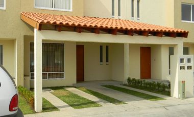 CASA CON ALBERCA, FRACCIONAMIENTO CERRADO EN SAN PEDRO CHOLULA