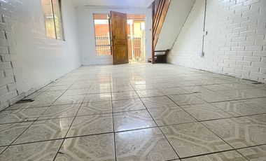 Acogedora Casa 2 Pisos en Renca Excelente Conectividad