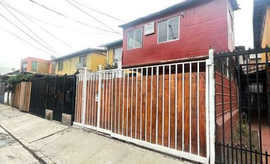 Acogedora Casa 2 Pisos en Renca Excelente Conectividad