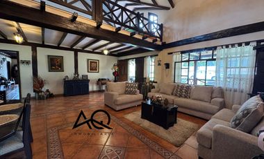 Amplia casa de un piso en venta en Loja sector Amable María