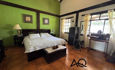 Amplia casa de un piso en venta en Loja sector Amable María