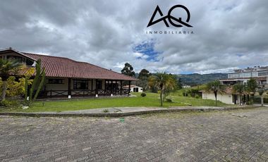 Amplia casa de un piso en venta en Loja sector Amable María