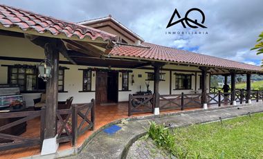 Amplia casa de un piso en venta en Loja sector Amable María